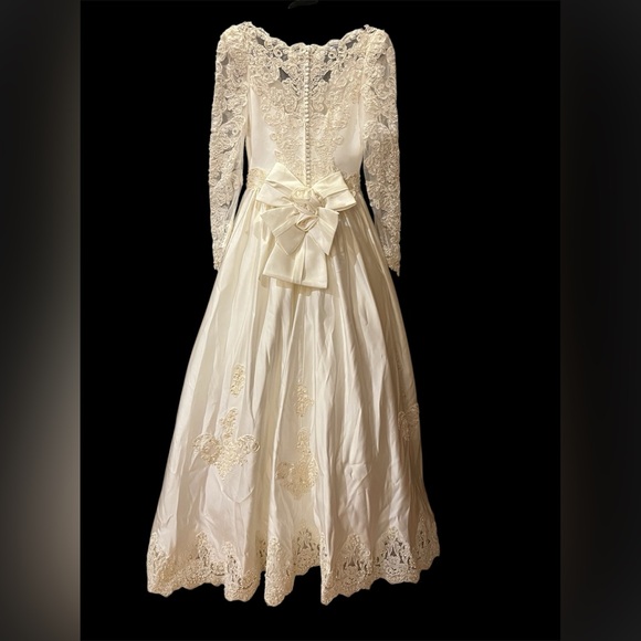 Wedding dress ivory satin w/ lace long sleeve, pearl beading & matching cape. S - Picture 6 of 17